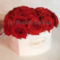 rose confezionate in scatola a cuore con nome personalizzato