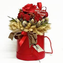 Composizione in scatola rotonda con fiori artificiali da innamorati