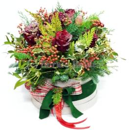 cappelliera natalizia augurale con rose rosse, vischio, bacche, agrifoglio, altro