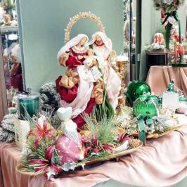 Composizione natalizia con Sacra Famiglia e altro