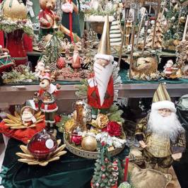 Statuette ed altri elementi decorativi natalizi